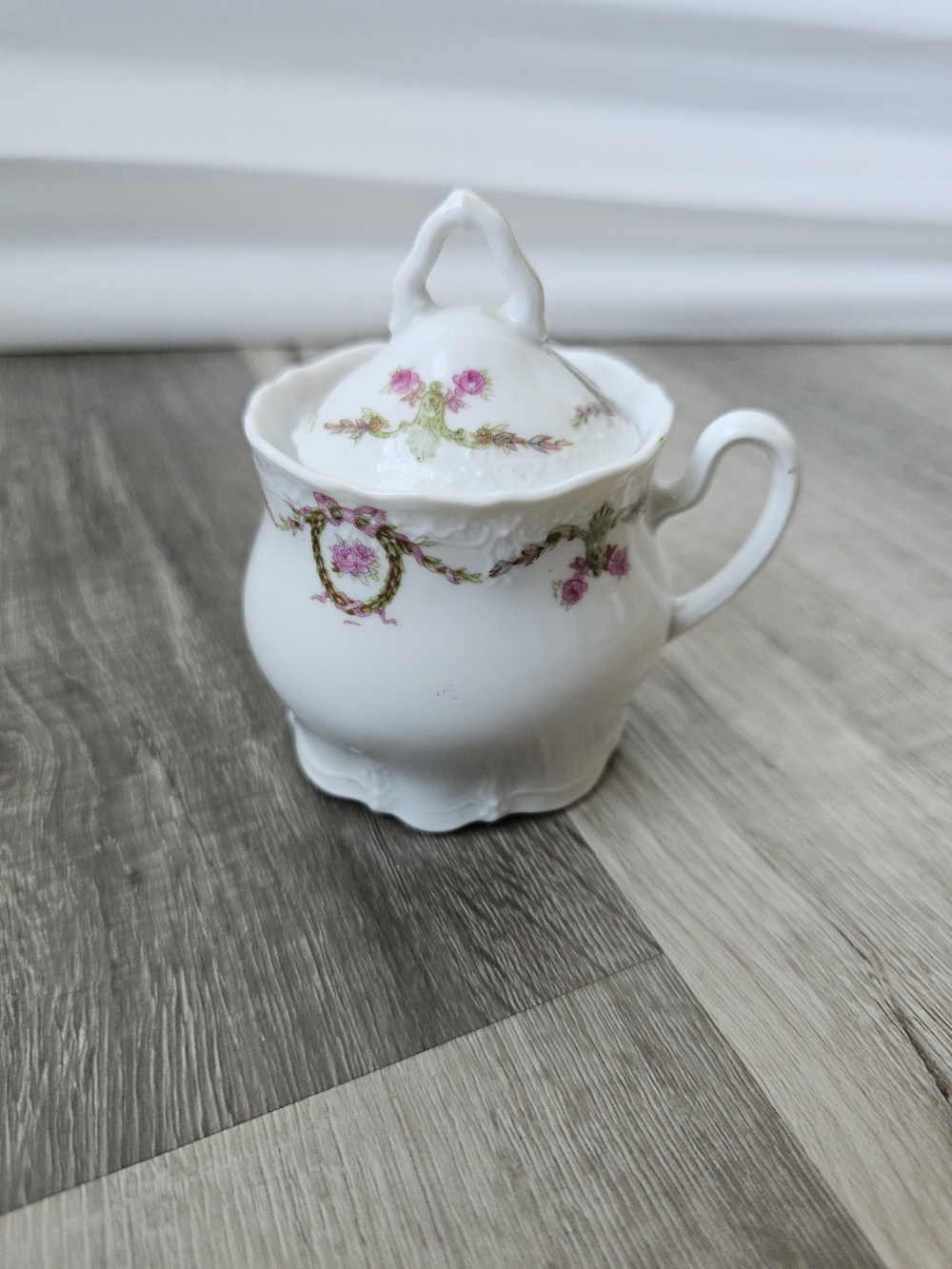 Porcelain Covered Sugar Bowl with Pink Rose Garland - Picture 9 of 16